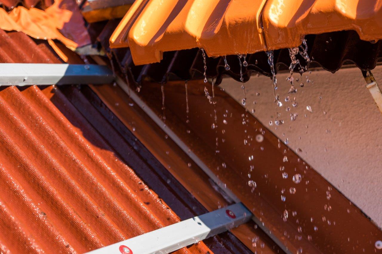 Protección de tejado con placas bituminosas Onduline Bajo Teja DRS