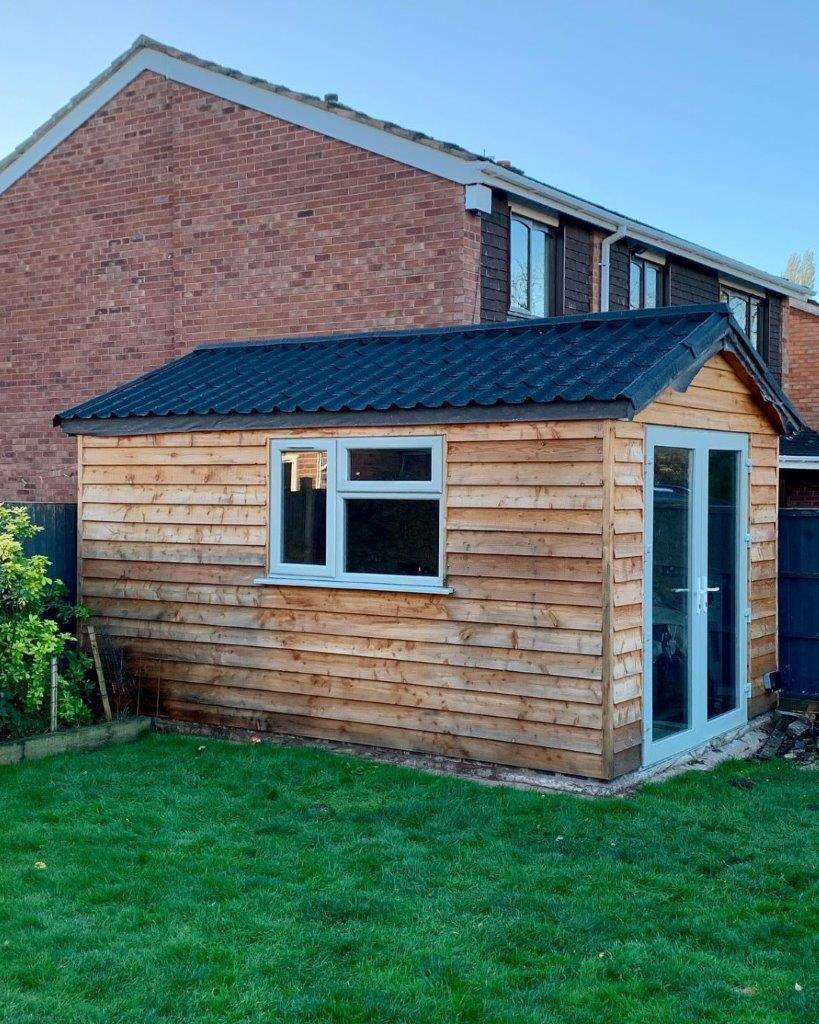 Caseta jardin cubierta con teja asfaltica ligera imitacion tejaONDUVILLA NEGRO