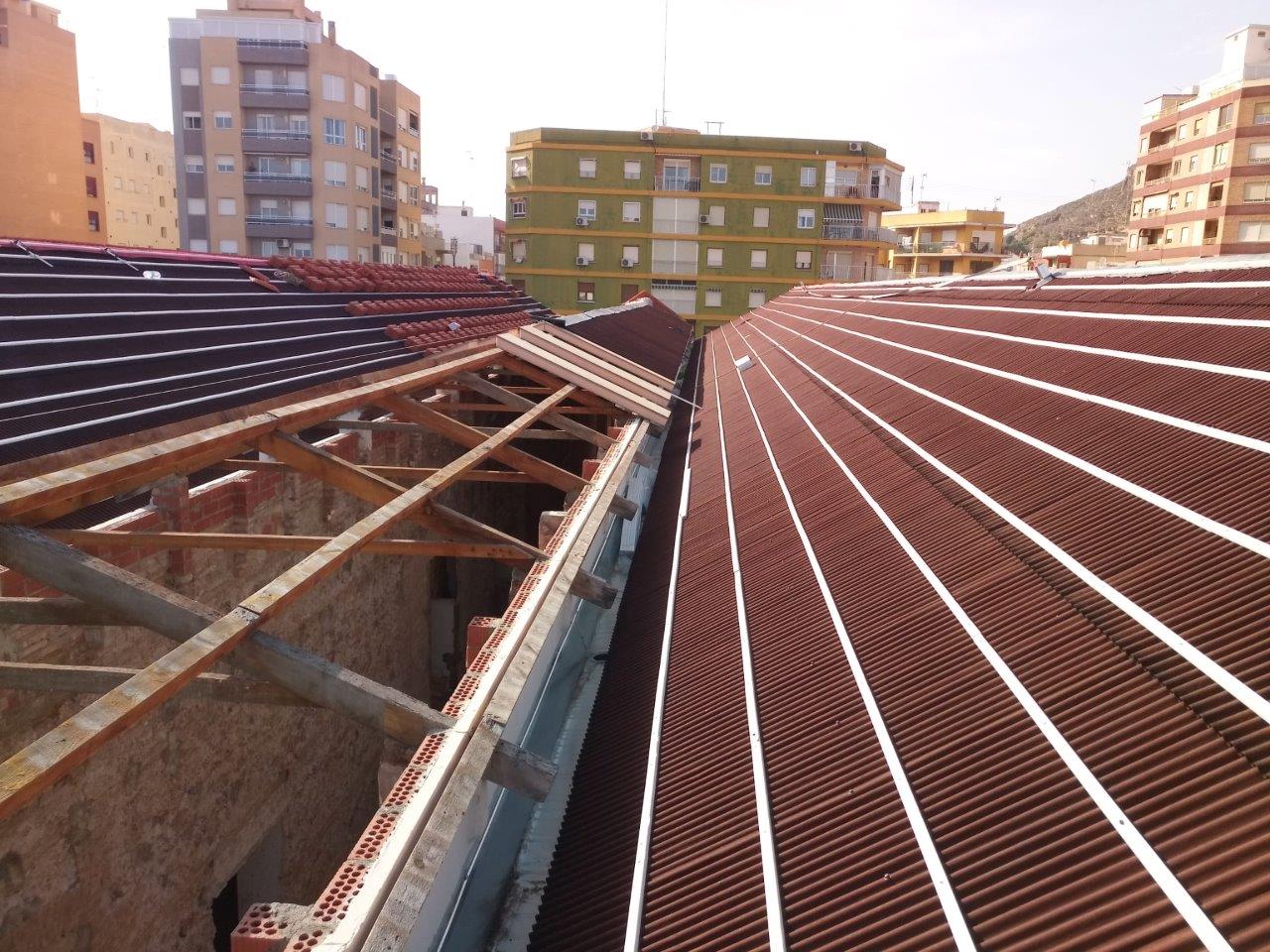 Rehabilitación bajo teja de cubierta en la Escolaica de Cullera