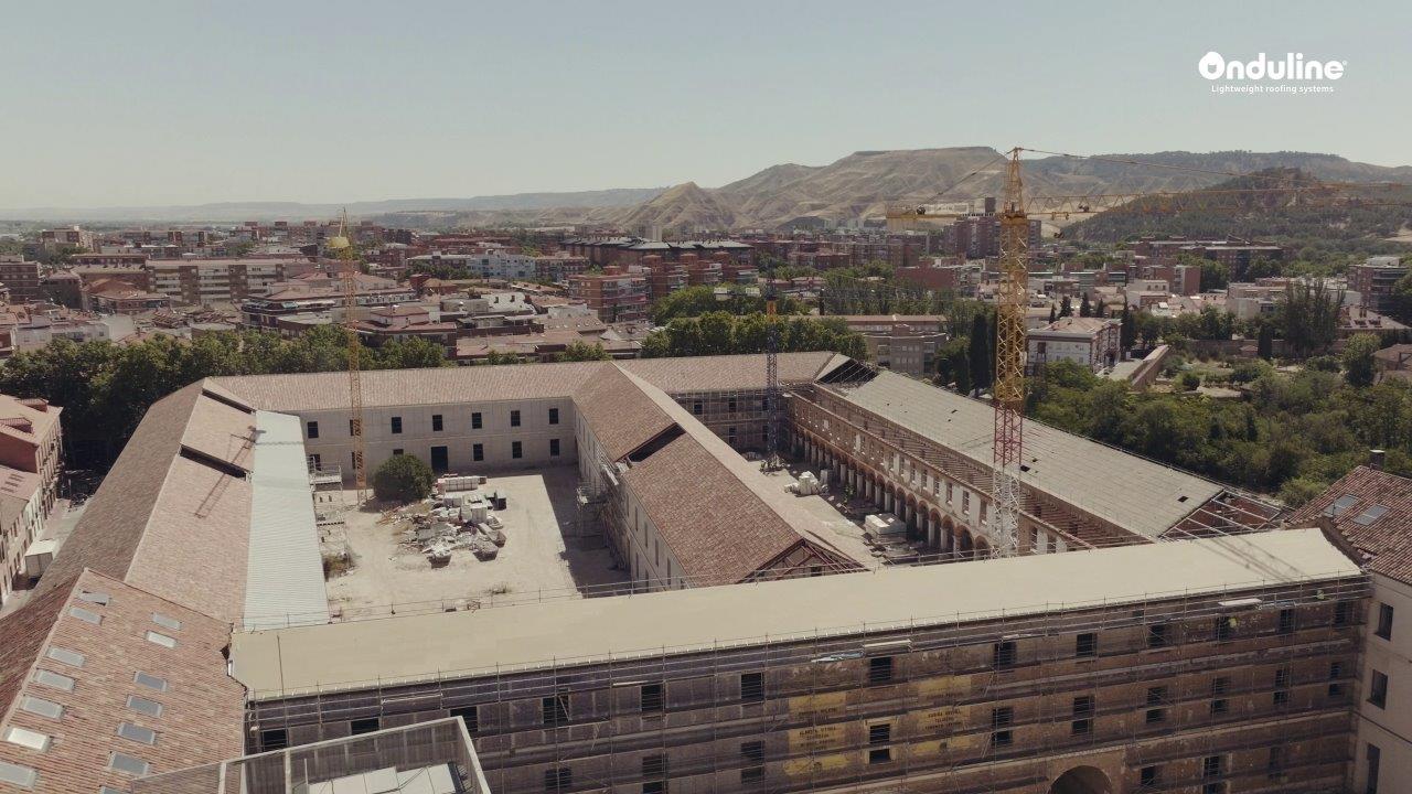 Panorámica de la rehabilitación energética de la cubierta Cuartel del Príncipe, Alcalá, con SISTEMA INTEGRAL ONDULINE
