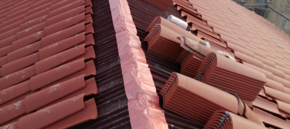 Colocación de teja curva sobre Impermeabilización de tejado con Onduline Bajo Teja