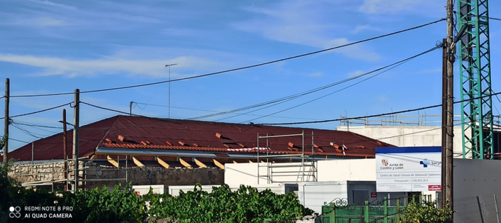 Impermeabilización de tejado del Centro de Salud de Calzada de Valduncon con Onduline Bajo Teja