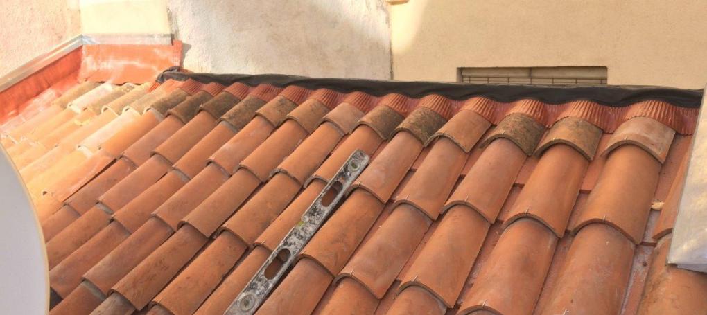 Remate de tejado: encuentro de pared con Onduline Bajo Teja - Corrala Madrid