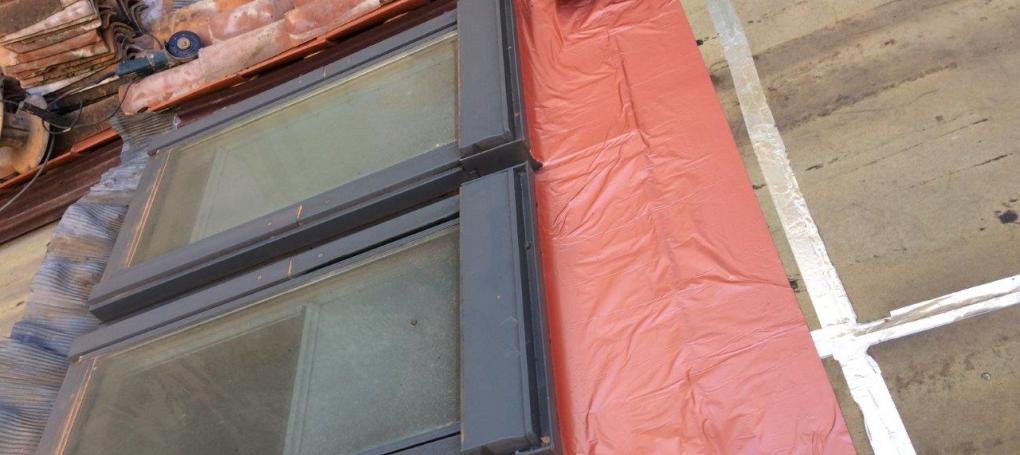Remate de tejado: ventana de cubierta con Onduline Bajo Teja - Corrala Madrid