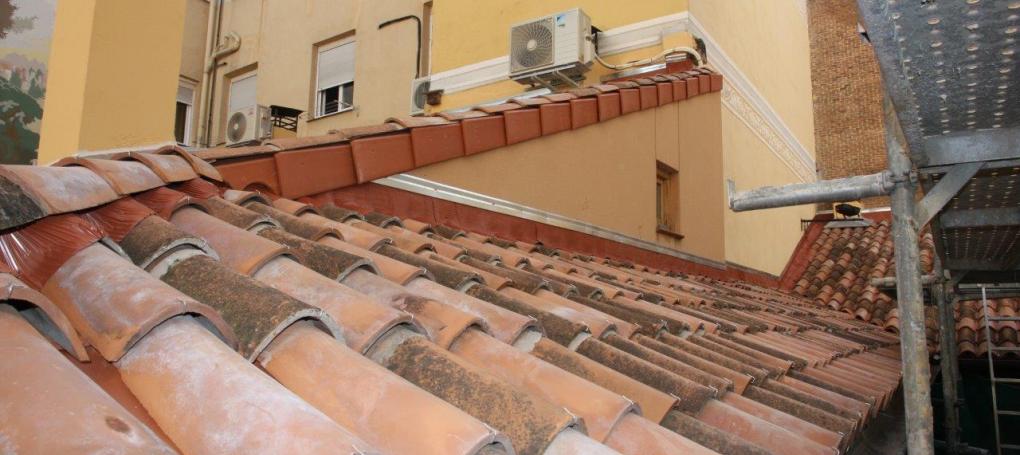 Retejado e impermeabilización de tejado con Onduline Bajo Teja - Corrala Madrid