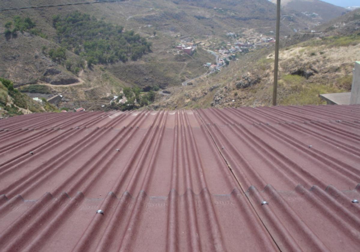 Reparación de tejado con placa bituminosa Onduline Bajo Teja DRS BT200