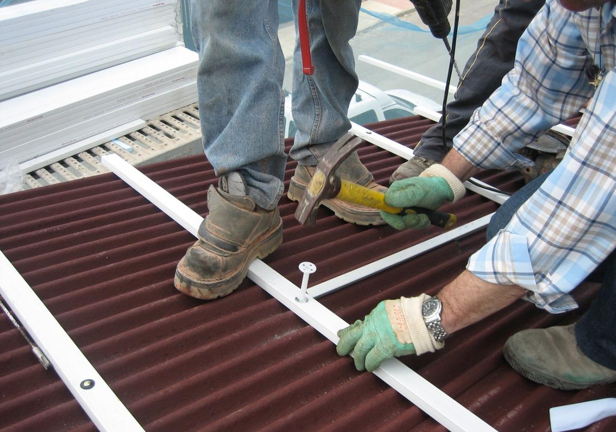 Clavo nylon fijación placa asfáltica Onduline Bajo Teja cubierta soporte cerámico - detalle instalación tejado