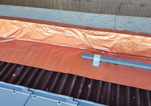 Fijación ONDULINE VLS en obra con sistema bajo teja de teja de encaje