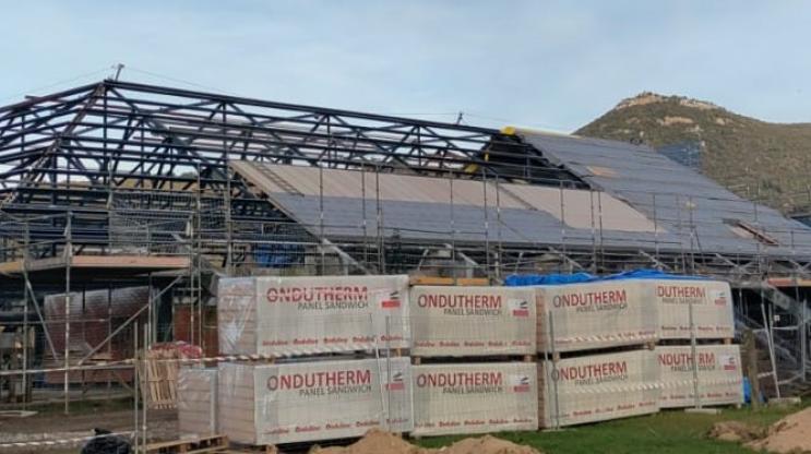 Disposición de los paneles sándwich ONDUTHERM sobre la estructura metálica de cubierta