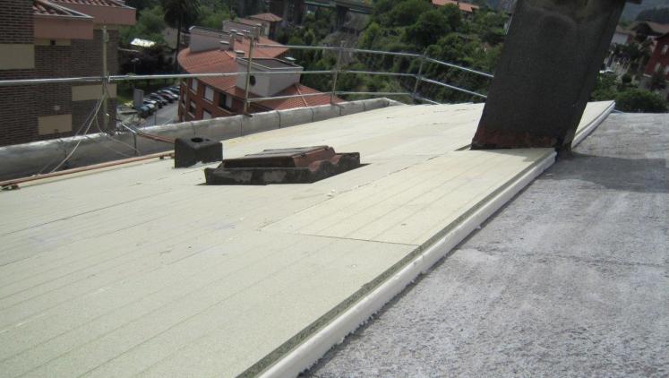 Reparación y aislamiento de tejados con soporte de hormigón