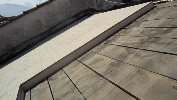 Reparación y aislamiento de tejados con soporte de madera