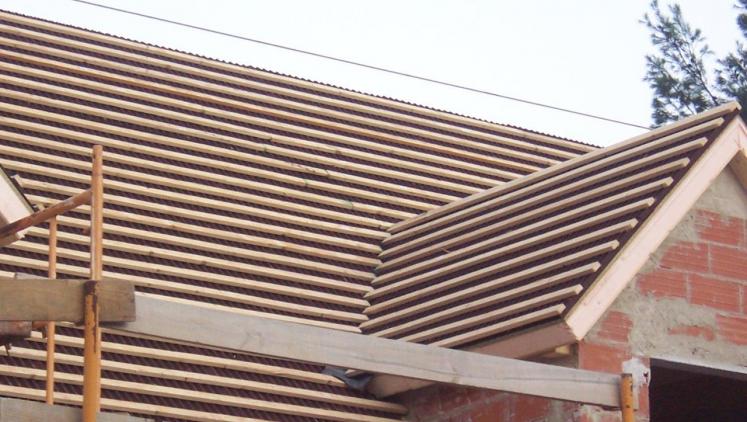 Nueva construcción de tejados eficientes en edificios de viviendas y públicos