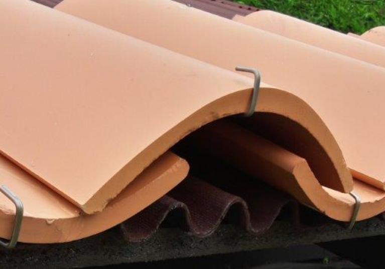 Gancho teja curva remate alero tejado ventilado impermeabilización tejado Onduline Bajo Teja - detalle alero