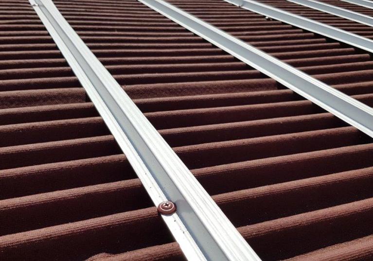 Perfil metálico Onduline Bajo Teja mixta, plana, hormigón - detalle instalación rastel metálico tejado