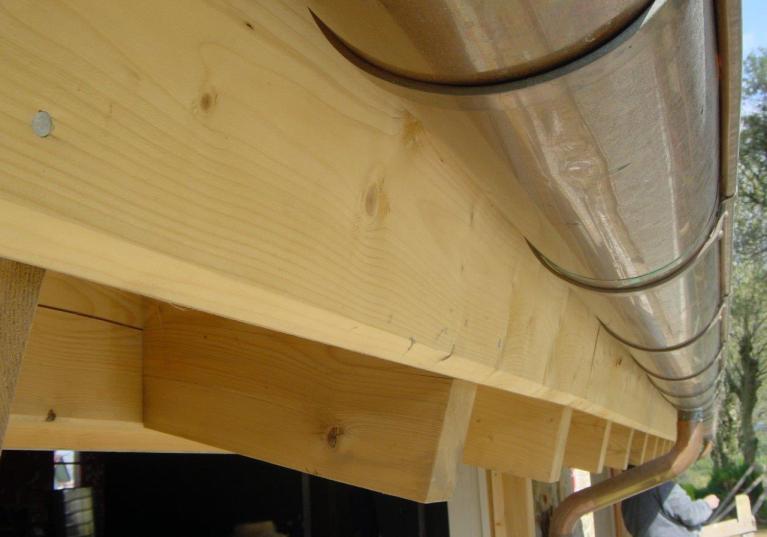 Remate madera panel sandwich cubierta ONDUTHERM - detalle cierre alero tejado